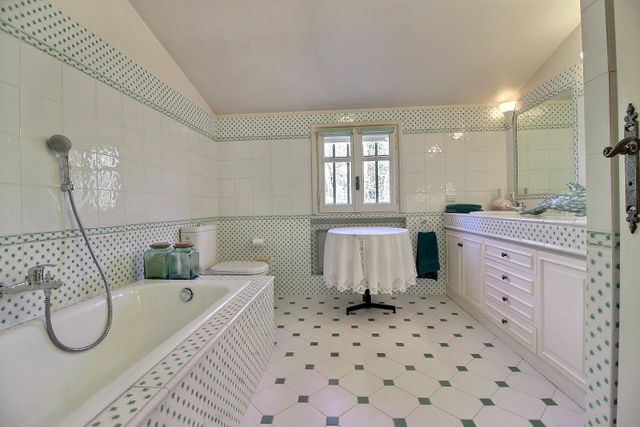 Maison à vendre - 10 pièces - 330 m2 - Chateauneuf Grasse - 06 - PROVENCE-ALPES-COTE-D-AZUR