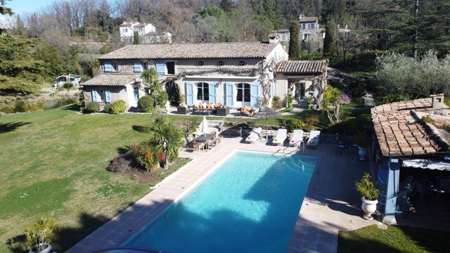 Maison à vendre - 10 pièces - 330 m2 - Chateauneuf Grasse - 06 - PROVENCE-ALPES-COTE-D-AZUR