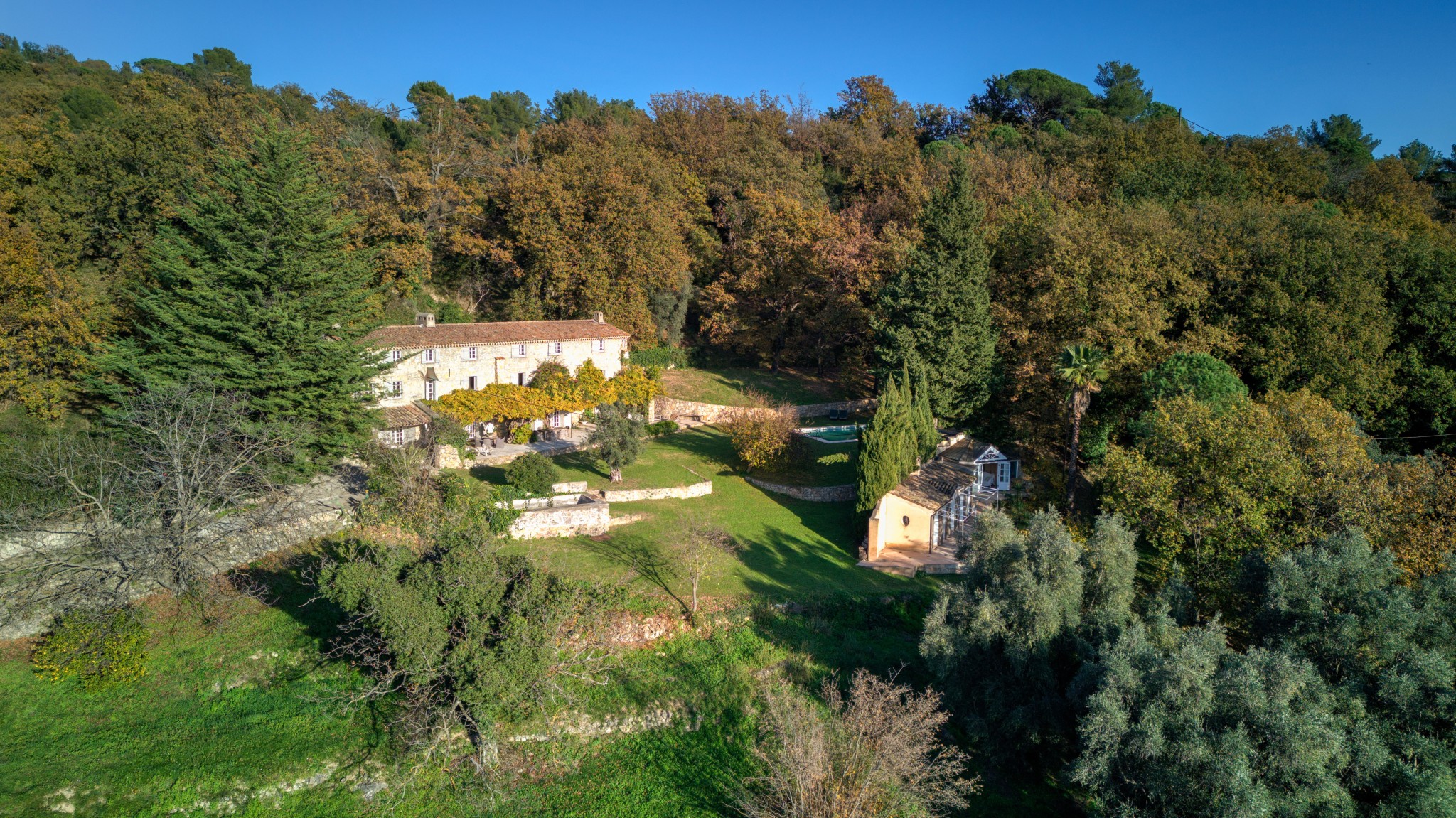 maison  - CHATEAUNEUF GRASSE- 06