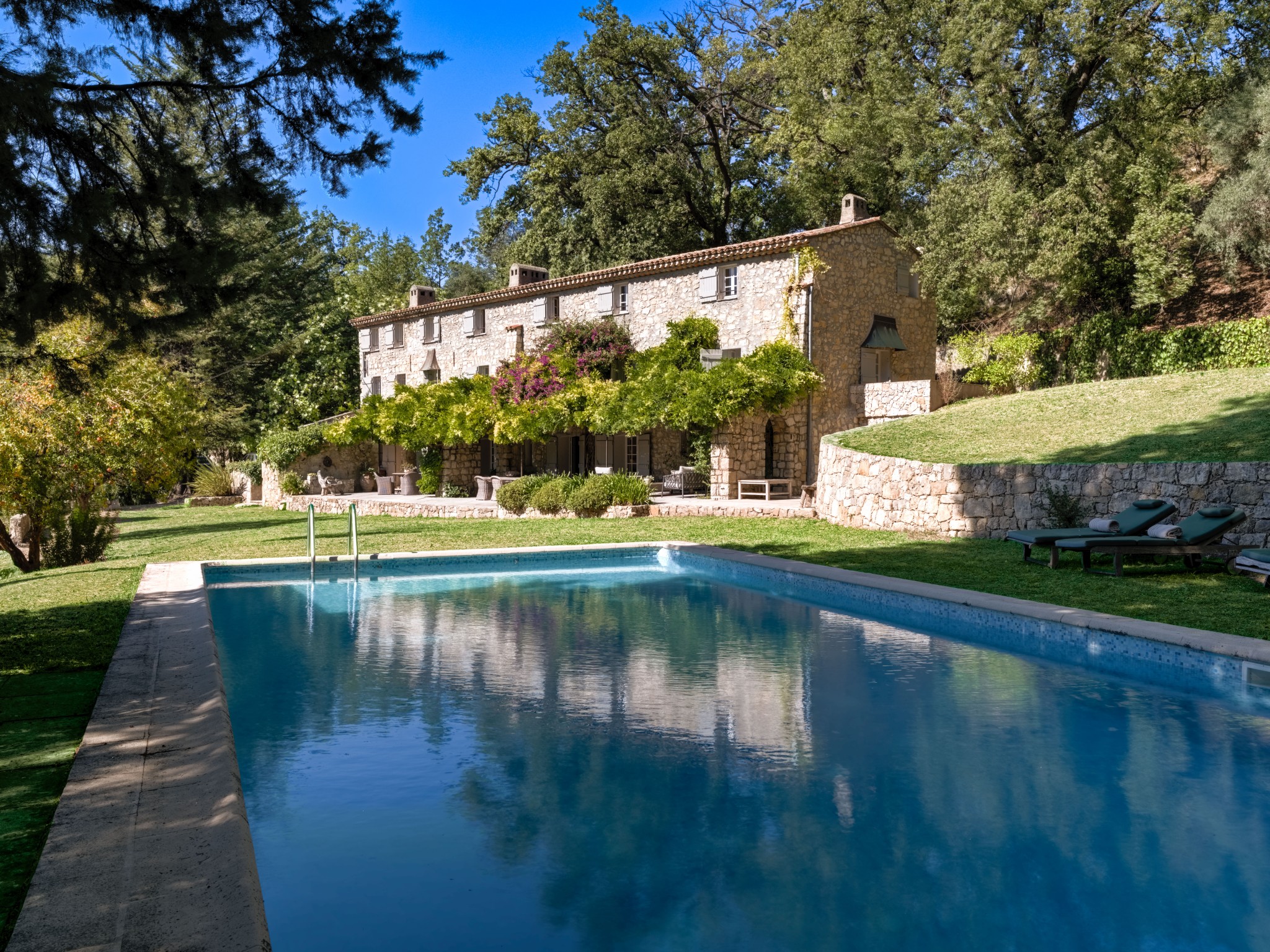 maison  - CHATEAUNEUF GRASSE- 06