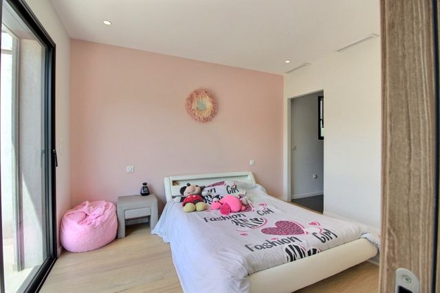 Maison &agrave; vendre - 5 pi&egrave;ces - 205 m2 - Le Rouret - 06 - PROVENCE-ALPES-COTE-D-AZUR