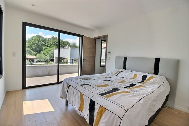Maison &agrave; vendre - 5 pi&egrave;ces - 205 m2 - Le Rouret - 06 - PROVENCE-ALPES-COTE-D-AZUR