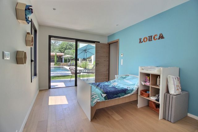 Maison &agrave; vendre - 5 pi&egrave;ces - 205 m2 - Le Rouret - 06 - PROVENCE-ALPES-COTE-D-AZUR