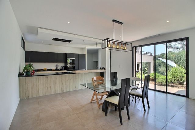 Maison &agrave; vendre - 5 pi&egrave;ces - 205 m2 - Le Rouret - 06 - PROVENCE-ALPES-COTE-D-AZUR