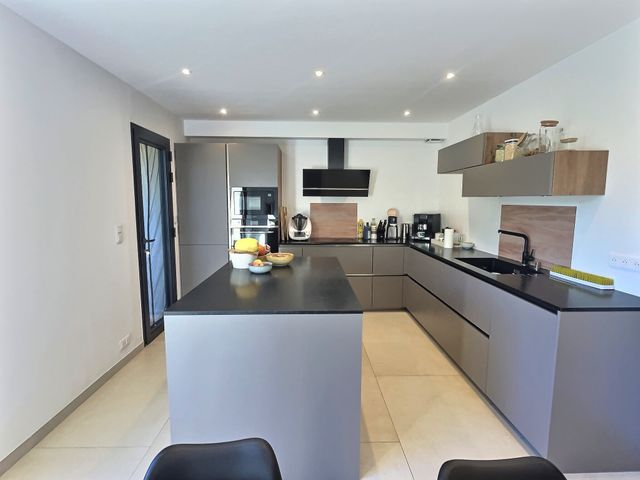 Maison &agrave; vendre - 5 pi&egrave;ces - 170 m2 - Chateauneuf Grasse - 06 - PROVENCE-ALPES-COTE-D-AZUR