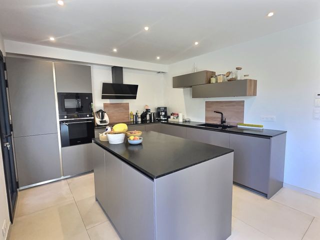 Maison &agrave; vendre - 5 pi&egrave;ces - 170 m2 - Chateauneuf Grasse - 06 - PROVENCE-ALPES-COTE-D-AZUR