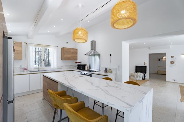 Maison à vendre - 5 pièces - 160 m2 - Le Rouret - 06 - PROVENCE-ALPES-COTE-D-AZUR