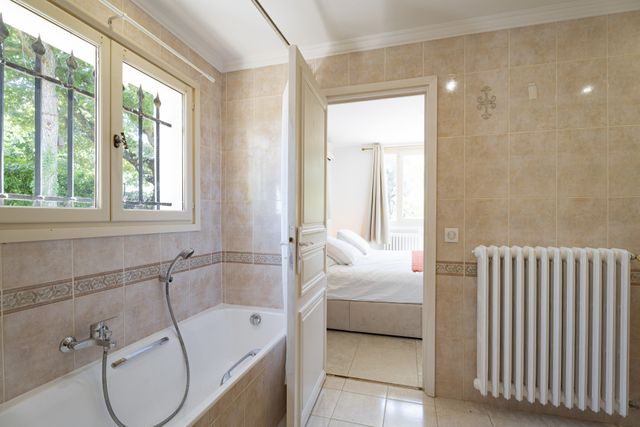 Maison à vendre - 5 pièces - 160 m2 - Le Rouret - 06 - PROVENCE-ALPES-COTE-D-AZUR