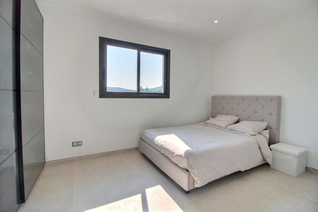 Maison &agrave; vendre - 5 pi&egrave;ces - 200 m2 - Peymeinade - 06 - PROVENCE-ALPES-COTE-D-AZUR
