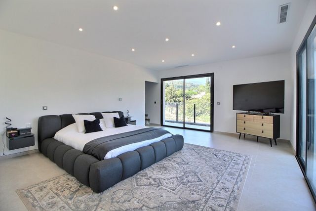Maison &agrave; vendre - 5 pi&egrave;ces - 200 m2 - Peymeinade - 06 - PROVENCE-ALPES-COTE-D-AZUR