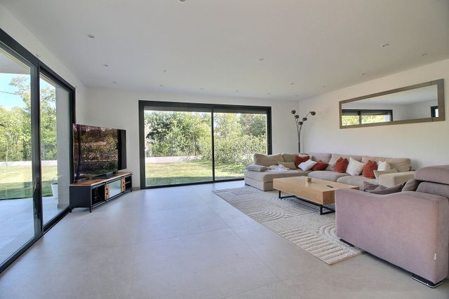 Maison &agrave; vendre - 5 pi&egrave;ces - 200 m2 - Peymeinade - 06 - PROVENCE-ALPES-COTE-D-AZUR