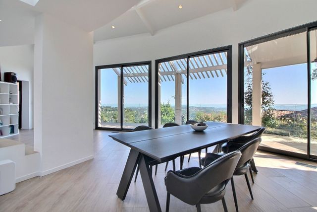 Maison &agrave; vendre - 5 pi&egrave;ces - 214 m2 - Grasse - 06 - PROVENCE-ALPES-COTE-D-AZUR