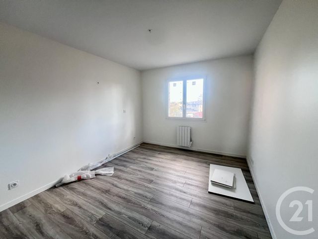 Appartement T4 &agrave; louer - 4 pi&egrave;ces - 110 m2 - La Chapelle De Guinchay - 71 - BOURGOGNE