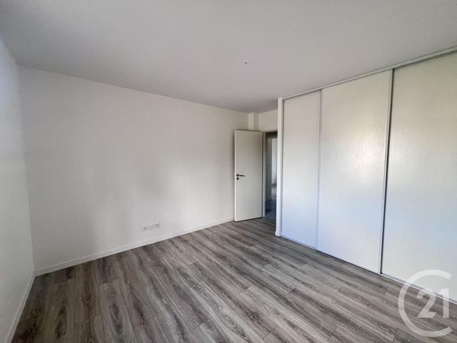Appartement T4 &agrave; louer - 4 pi&egrave;ces - 110 m2 - La Chapelle De Guinchay - 71 - BOURGOGNE