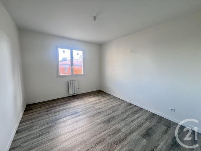 Appartement T4 &agrave; louer - 4 pi&egrave;ces - 110 m2 - La Chapelle De Guinchay - 71 - BOURGOGNE