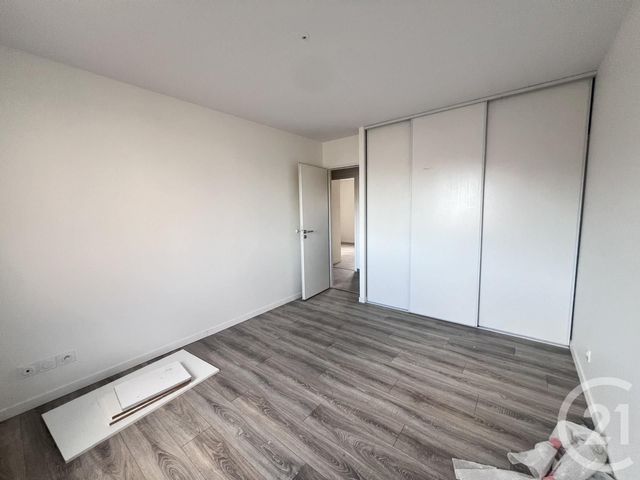 Appartement T4 &agrave; louer - 4 pi&egrave;ces - 110 m2 - La Chapelle De Guinchay - 71 - BOURGOGNE