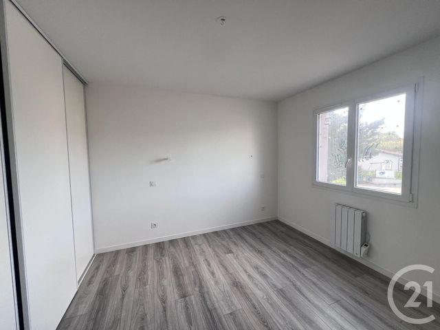 Appartement T4 &agrave; louer - 4 pi&egrave;ces - 110 m2 - La Chapelle De Guinchay - 71 - BOURGOGNE