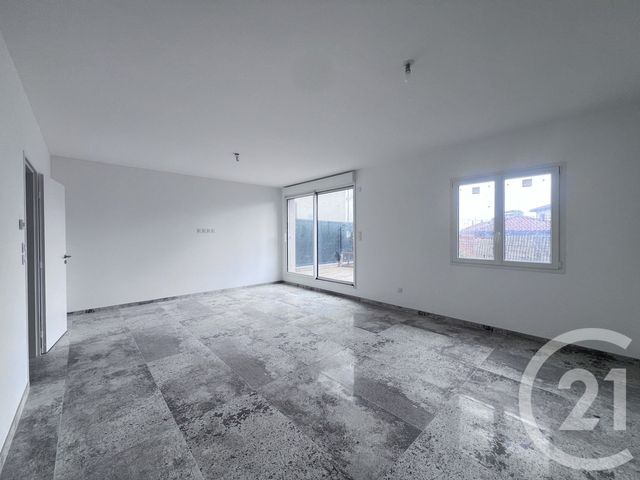 Appartement T4 &agrave; louer - 4 pi&egrave;ces - 117 m2 - La Chapelle De Guinchay - 71 - BOURGOGNE