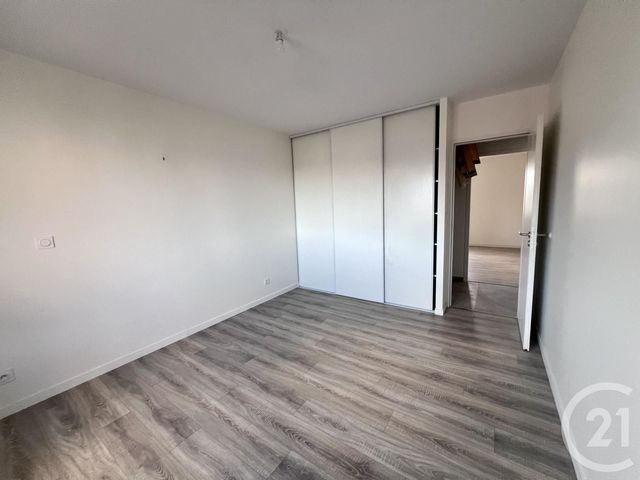 Appartement T4 &agrave; louer - 4 pi&egrave;ces - 110 m2 - La Chapelle De Guinchay - 71 - BOURGOGNE