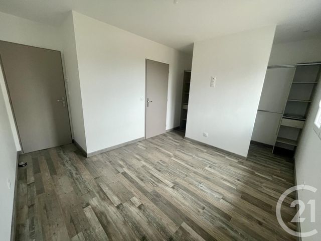 Maison &agrave; louer - 5 pi&egrave;ces - 134 m2 - La Chapelle De Guinchay - 71 - BOURGOGNE