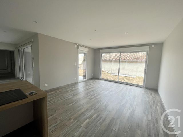 Maison &agrave; louer - 5 pi&egrave;ces - 134 m2 - La Chapelle De Guinchay - 71 - BOURGOGNE