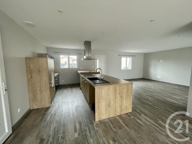 Maison &agrave; louer - 5 pi&egrave;ces - 134 m2 - La Chapelle De Guinchay - 71 - BOURGOGNE