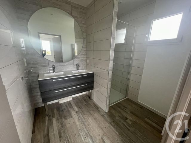 Maison &agrave; louer - 5 pi&egrave;ces - 134 m2 - La Chapelle De Guinchay - 71 - BOURGOGNE