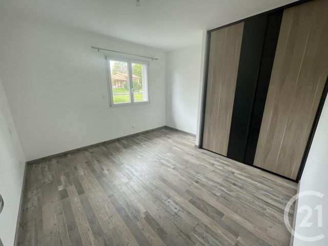 Maison &agrave; louer - 5 pi&egrave;ces - 134 m2 - La Chapelle De Guinchay - 71 - BOURGOGNE