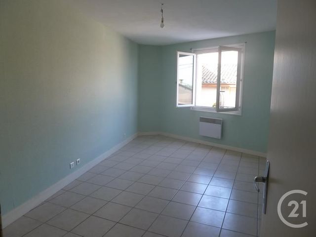 Maison &agrave; louer - 3 pi&egrave;ces - 69 m2 - Romaneche Thorins - 71 - BOURGOGNE