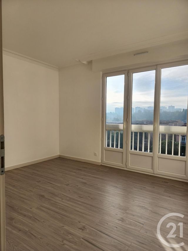Appartement F4 à vendre - 4 pièces - 84,60 m2 - St Fons - 69 - RHONE-ALPES