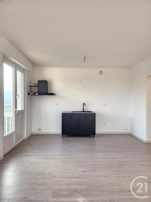 Appartement F4 à vendre - 4 pièces - 84,60 m2 - St Fons - 69 - RHONE-ALPES