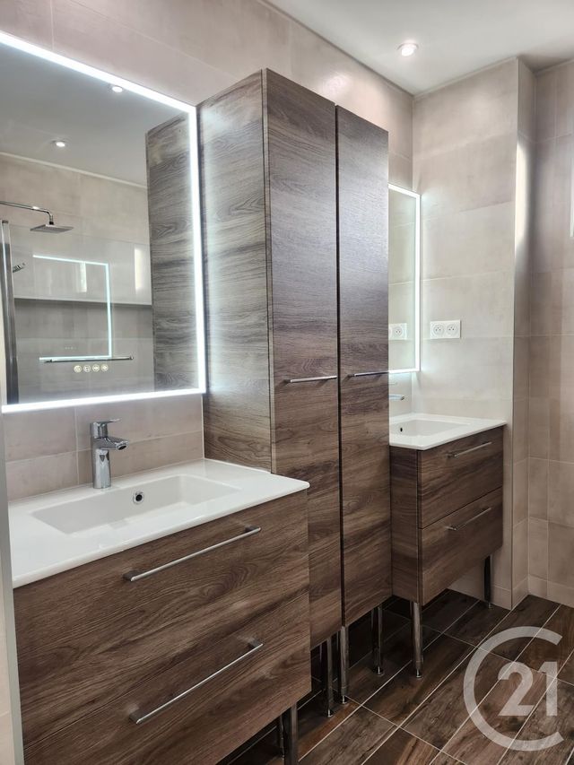 Appartement F4 à vendre - 4 pièces - 84,60 m2 - St Fons - 69 - RHONE-ALPES