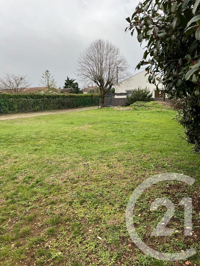 terrain - DECINES CHARPIEU - 69