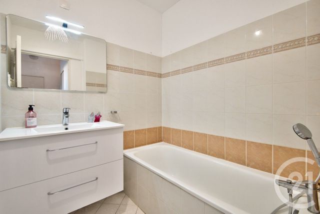 Appartement F3 à vendre - 3 pièces - 75,33 m2 - St Laurent Du Var - 06 - PROVENCE-ALPES-COTE-D-AZUR