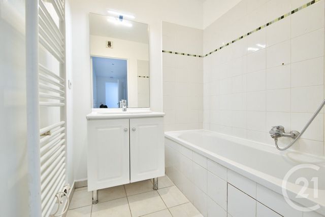 Appartement T3 &agrave; vendre - 3 pi&egrave;ces - 74,19 m2 - Antibes - 06 - PROVENCE-ALPES-COTE-D-AZUR