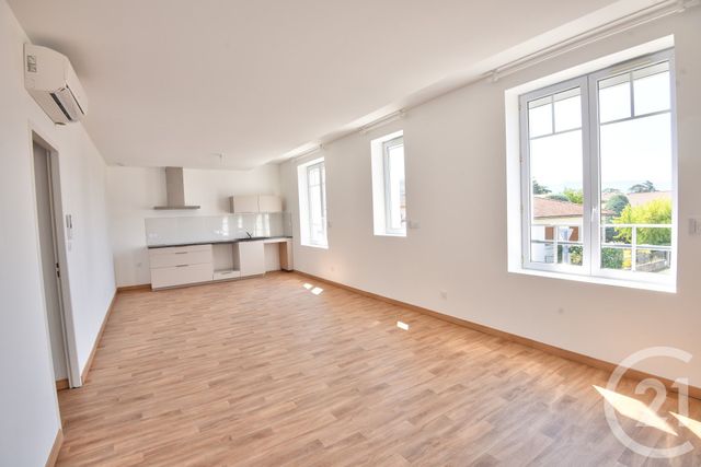 Appartement &agrave; louer - 3 pi&egrave;ces - 75,60 m2 - Romans Sur Isere - 26 - RHONE-ALPES