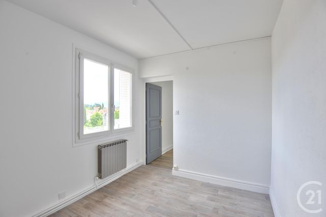 Appartement T4 &agrave; louer - 4 pi&egrave;ces - 68 m2 - Romans Sur Isere - 26 - RHONE-ALPES