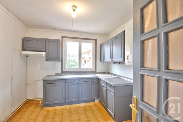 Appartement T4 &agrave; louer - 4 pi&egrave;ces - 68 m2 - Romans Sur Isere - 26 - RHONE-ALPES