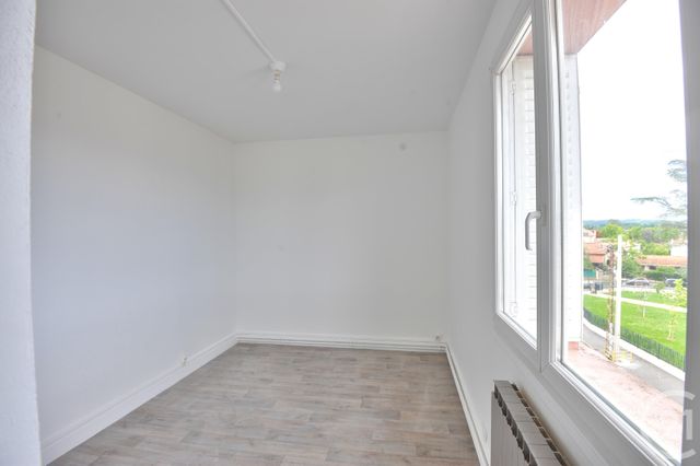 Appartement T4 &agrave; louer - 4 pi&egrave;ces - 68 m2 - Romans Sur Isere - 26 - RHONE-ALPES