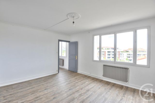 Appartement T4 &agrave; louer - 4 pi&egrave;ces - 68 m2 - Romans Sur Isere - 26 - RHONE-ALPES