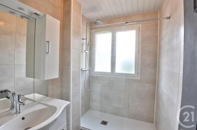 Appartement T4 &agrave; louer - 4 pi&egrave;ces - 68 m2 - Romans Sur Isere - 26 - RHONE-ALPES