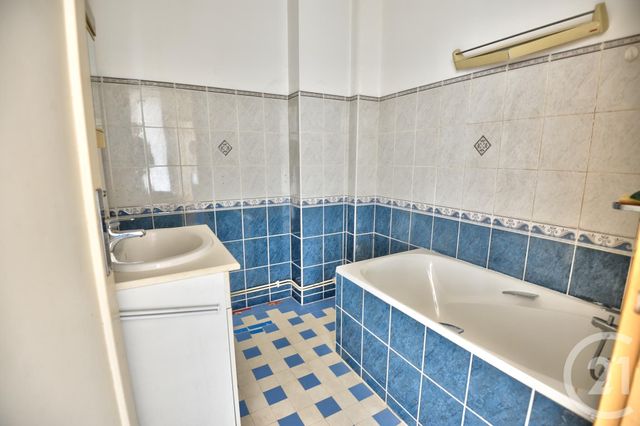 Appartement &agrave; louer - 3 pi&egrave;ces - 72,06 m2 - Romans Sur Isere - 26 - RHONE-ALPES