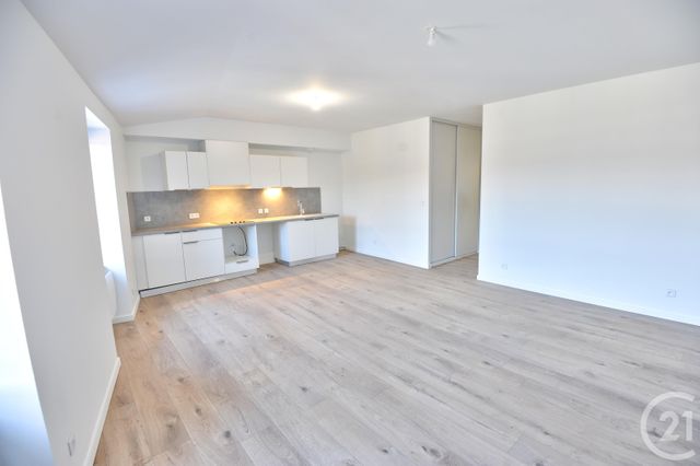 Appartement &agrave; louer - 3 pi&egrave;ces - 82,05 m2 - Bourg De Peage - 26 - RHONE-ALPES