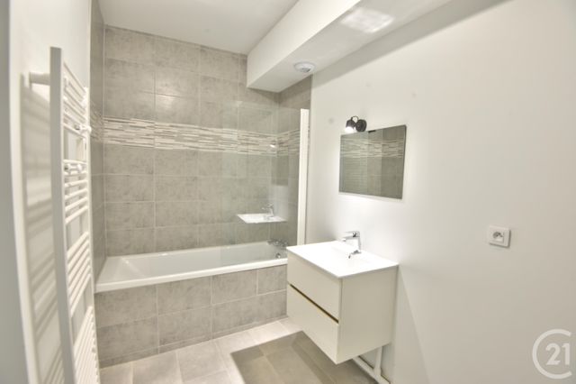 Appartement &agrave; louer - 3 pi&egrave;ces - 82,05 m2 - Bourg De Peage - 26 - RHONE-ALPES