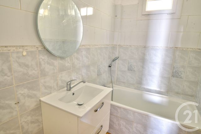 Appartement F3 &agrave; louer - 4 pi&egrave;ces - 68,19 m2 - Romans Sur Isere - 26 - RHONE-ALPES