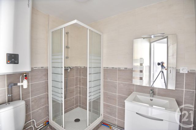 Appartement T2 &agrave; louer - 2 pi&egrave;ces - 40,45 m2 - Romans Sur Isere - 26 - RHONE-ALPES