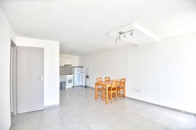 Appartement T2 &agrave; louer - 2 pi&egrave;ces - 40,45 m2 - Romans Sur Isere - 26 - RHONE-ALPES