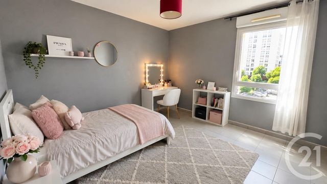 Appartement T4 &agrave; vendre - 4 pi&egrave;ces - 74,11 m2 - St Fons - 69 - RHONE-ALPES