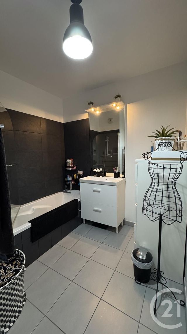 Appartement T4 à vendre - 4 pièces - 74,11 m2 - St Fons - 69 - RHONE-ALPES