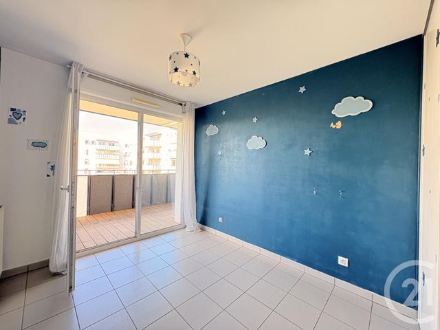 Appartement T4 &agrave; vendre - 4 pi&egrave;ces - 74,11 m2 - St Fons - 69 - RHONE-ALPES